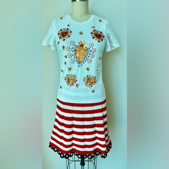 White T-Shirt with Gold and Red Embroidery Size S - Picture 13 of 13